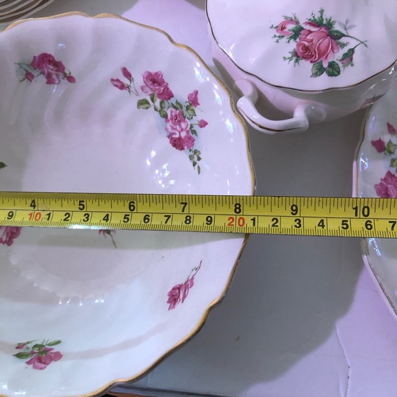 Vintage Rose Old Chelsea China Johnson Brothers Lunch Set. 23 piece - Picture 2 of 4